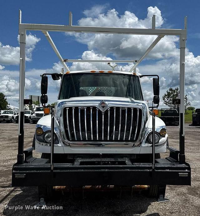 Image of International 7600 equipment image 1