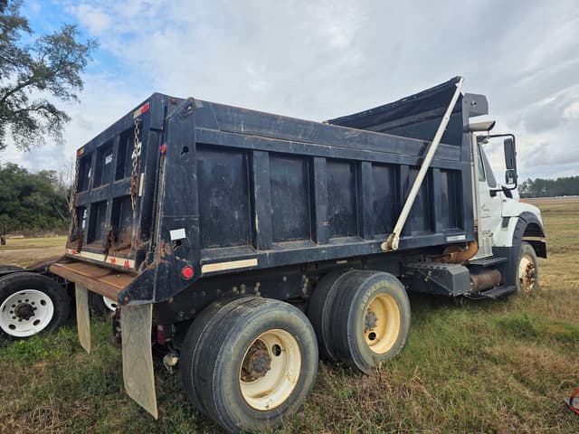 Image of International 7600 equipment image 2