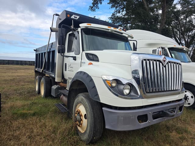 Image of International 7600 equipment image 1