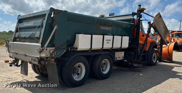 Image of International 7600 equipment image 4