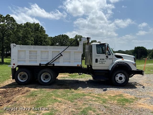 Image of International 7600 equipment image 3