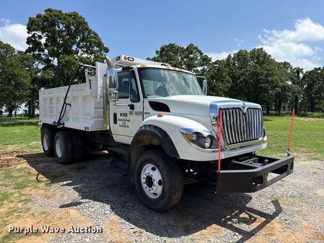 Image of International 7600 equipment image 2