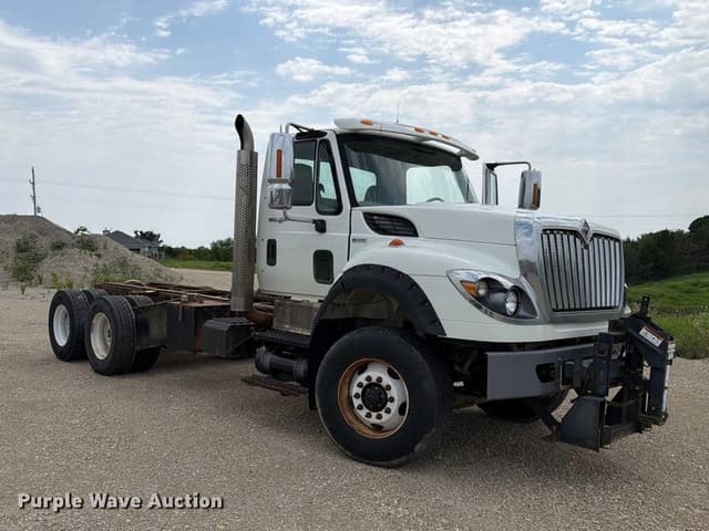 Image of International 7600 equipment image 2