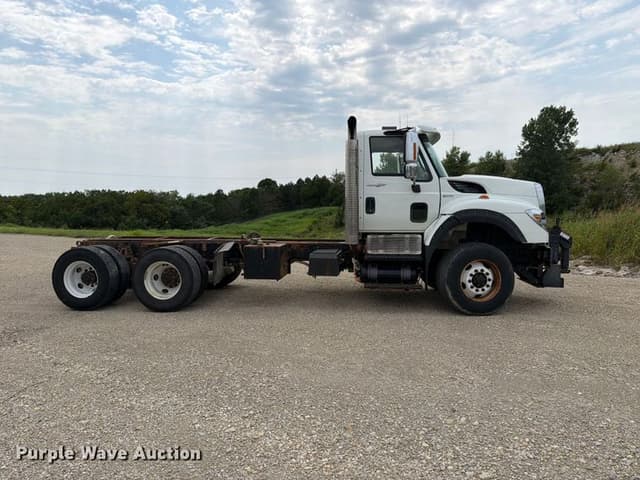 Image of International 7600 equipment image 3