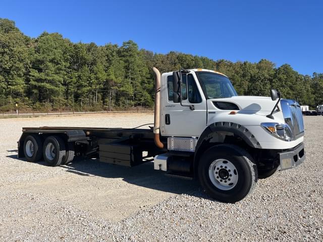 Image of International 7600 equipment image 4