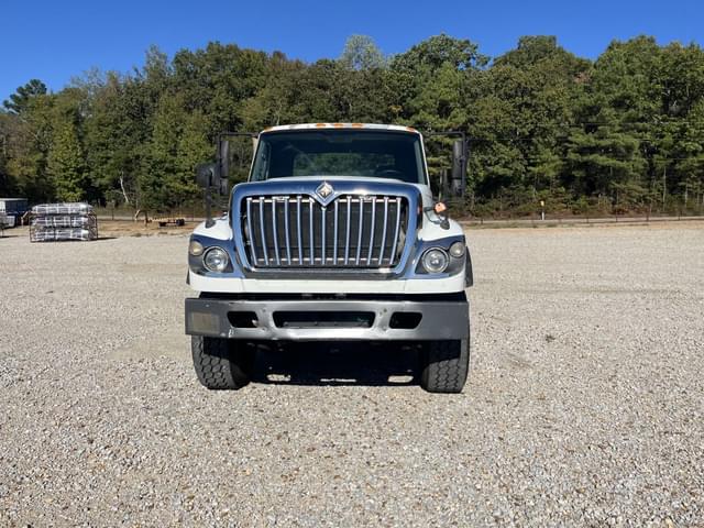 Image of International 7600 equipment image 2