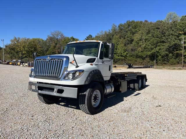 Image of International 7600 equipment image 1