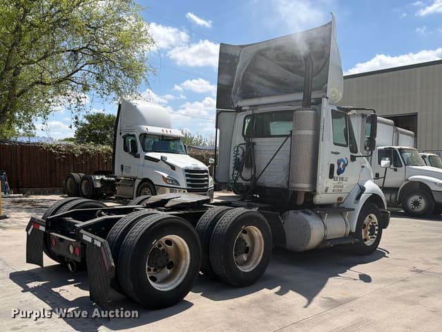 Image of International 8600 equipment image 4