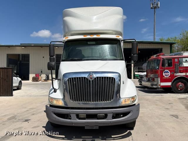 Image of International 8600 equipment image 1