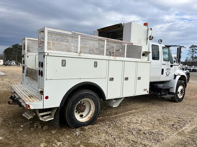 Image of International DuraStar 4400 equipment image 3