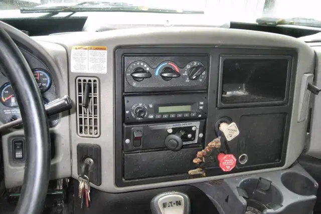 Image of International Durastar 4300 equipment image 4