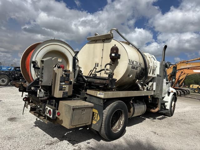 Image of International Durastar 4300 equipment image 3