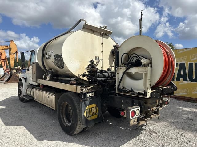 Image of International Durastar 4300 equipment image 1