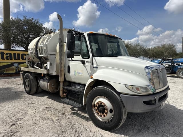 Image of International Durastar 4300 equipment image 4