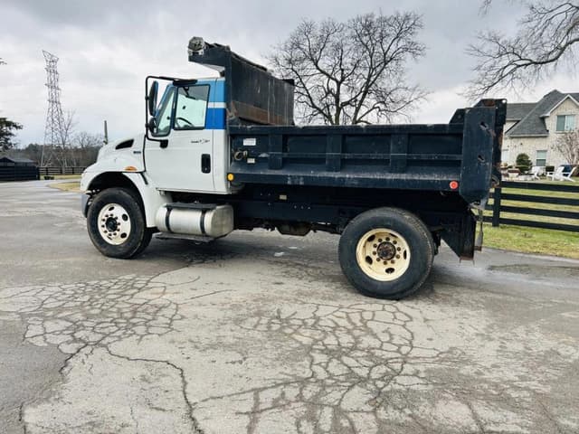 Image of International Durastar 4300 equipment image 2