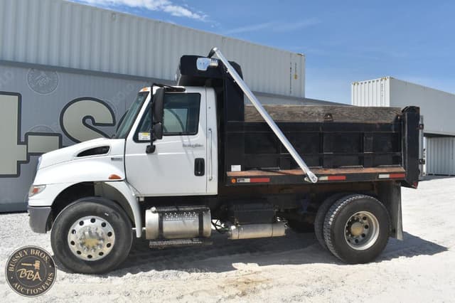 Image of International DuraStar 4400 equipment image 1