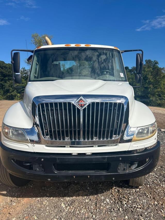 Image of International DuraStar 4400 equipment image 4