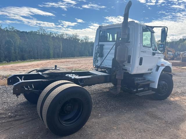 Image of International DuraStar 4400 equipment image 2
