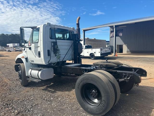 Image of International DuraStar 4400 equipment image 3