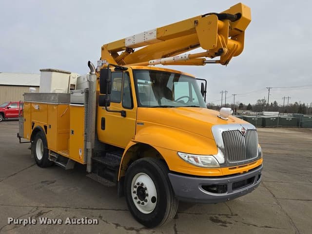 Image of International Dura Star 4400 equipment image 2