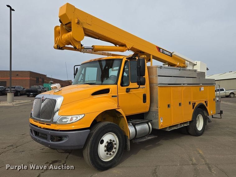 2012 International Dura Star 4400 Equipment Image0