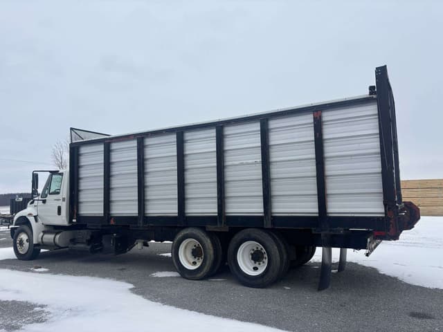 Image of International Dura Star 4400 equipment image 1