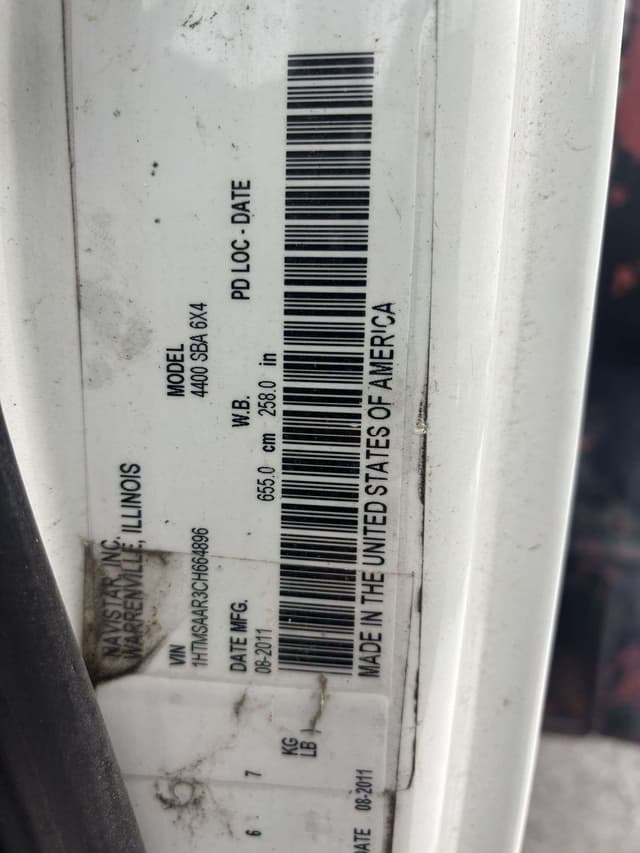 Image of International Dura Star 4400 equipment image 4