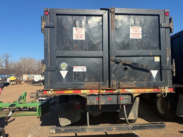 Image of International Dura Star 4400 equipment image 4