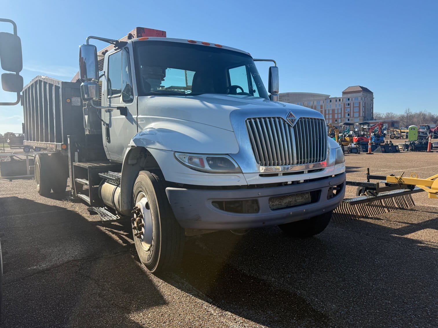 2012 International Dura Star 4400 Equipment Image0