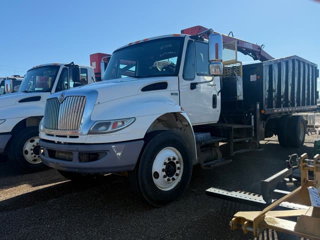 Image of International Dura Star 4400 equipment image 1