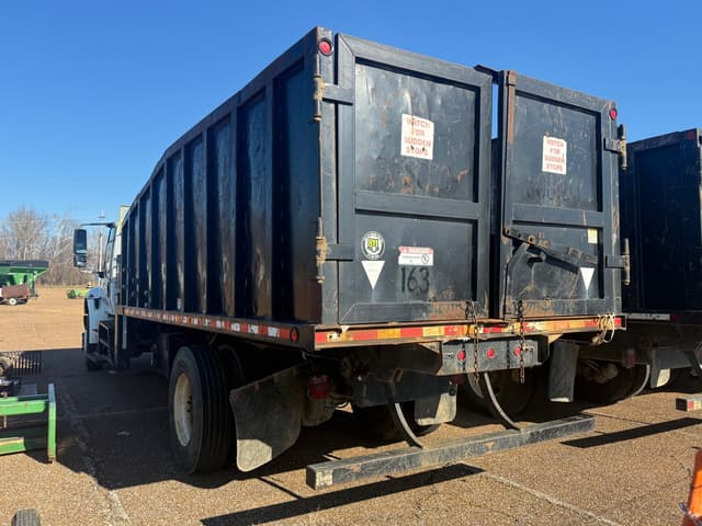 Image of International Dura Star 4400 equipment image 3