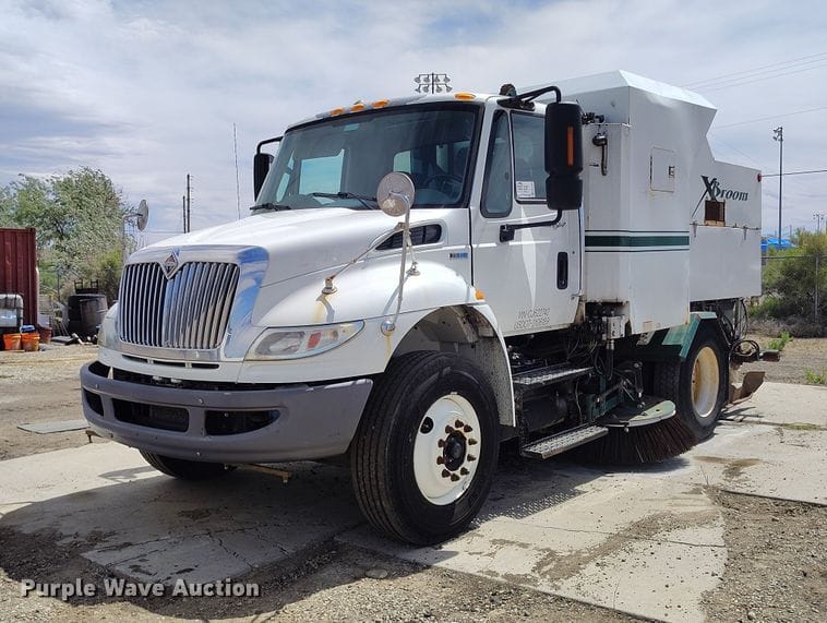 2012 International Dura Star 4000 Equipment Image0