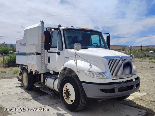 Image of International Dura Star 4000 equipment image 4