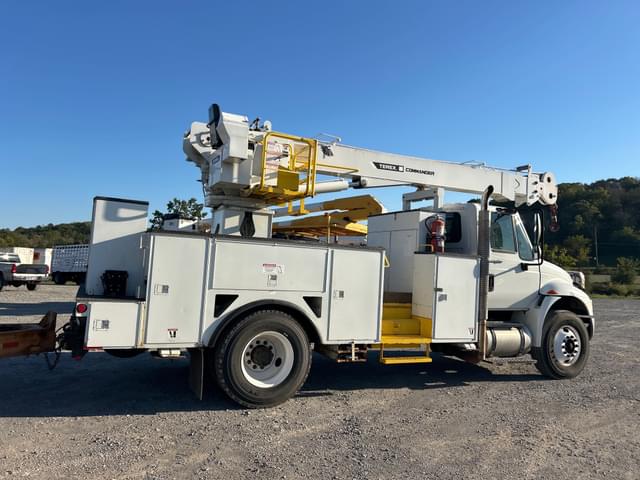 Image of International Durastar 4300 equipment image 1