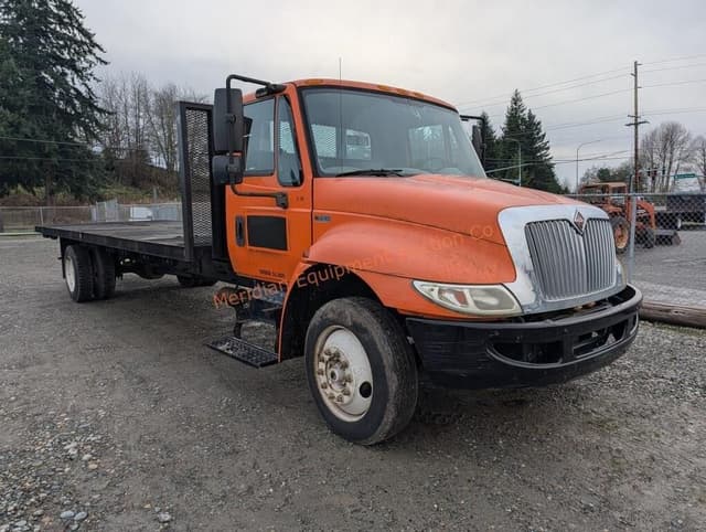 Image of International 4300 equipment image 3