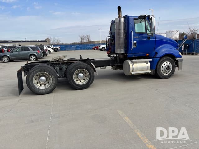 Image of International ProStar Plus 122 equipment image 4