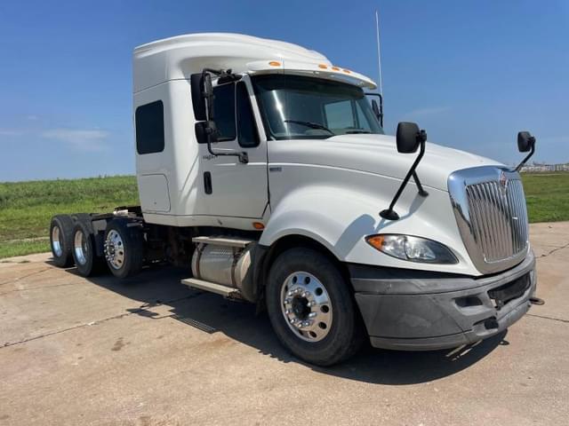 Image of International ProStar Plus 122 equipment image 2