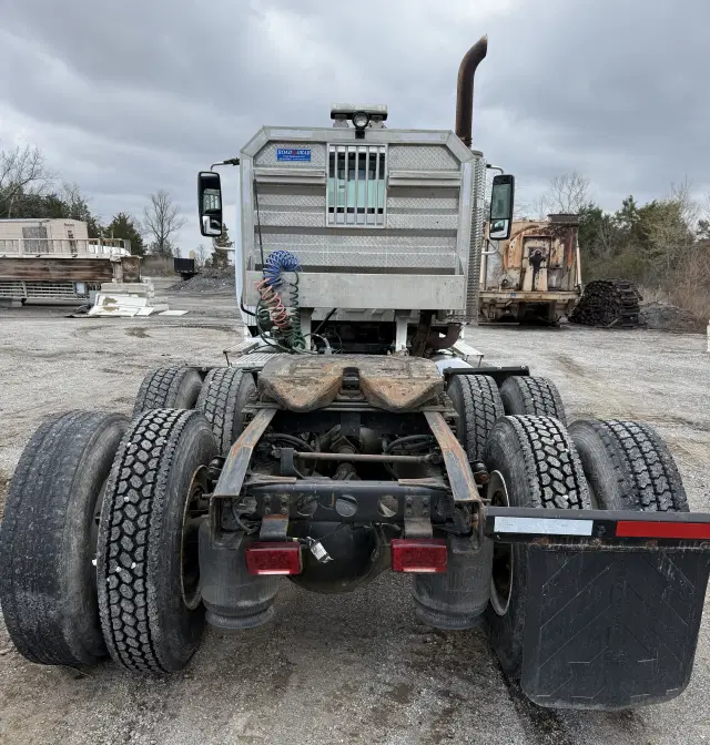 Image of International ProStar Plus 122 equipment image 4