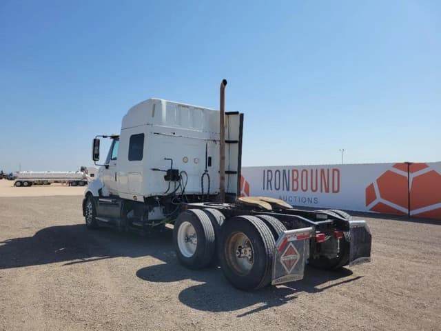 Image of International ProStar Plus 122 equipment image 2