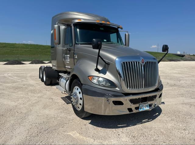 Image of International ProStar Plus 122 equipment image 2