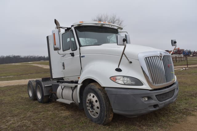Image of International ProStar Plus 122 equipment image 3