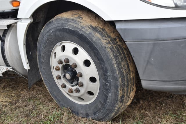 Image of International ProStar Plus 122 equipment image 4