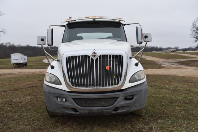 Image of International ProStar Plus 122 equipment image 2