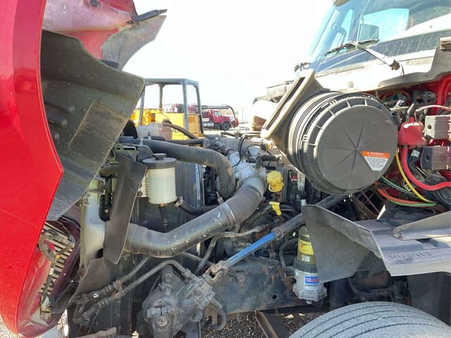 Image of International ProStar Plus 122 equipment image 4