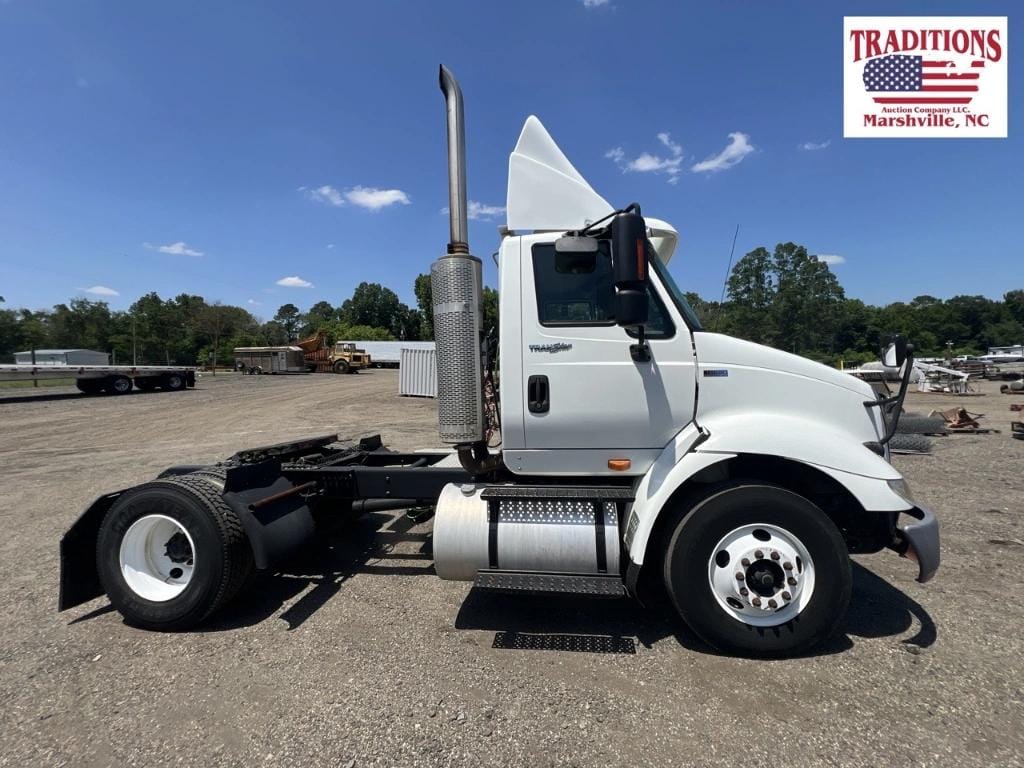 2012 International  Transtar 8600 Equipment Image0