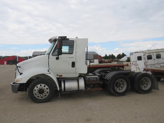 Image of International 8000 equipment image 1