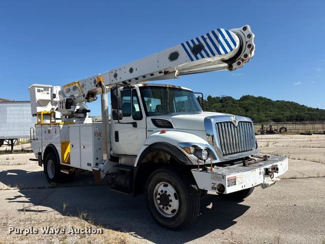 Image of International Workstar 7300 equipment image 2