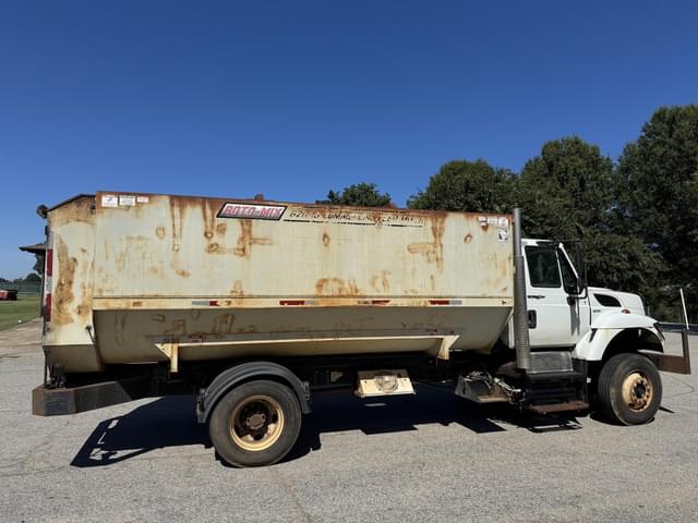 Image of International Workstar 7400 equipment image 3