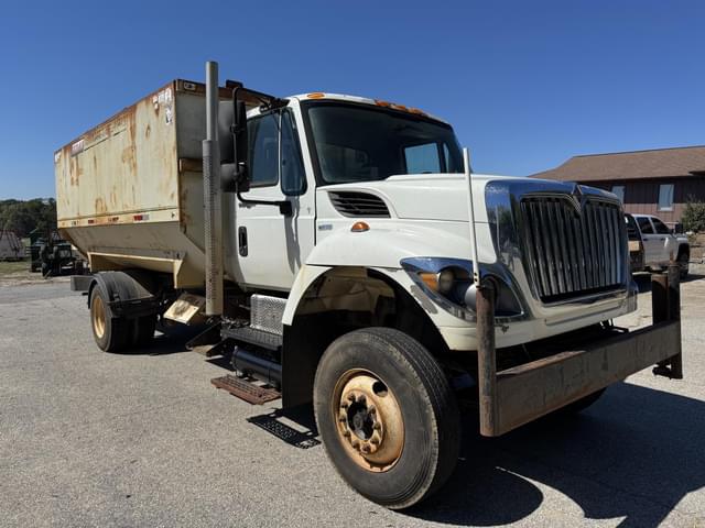 Image of International Workstar 7400 equipment image 1