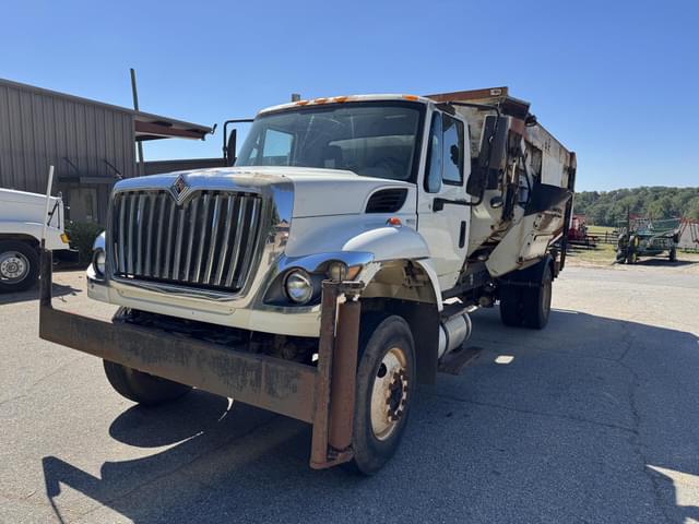 Image of International Workstar 7400 equipment image 4